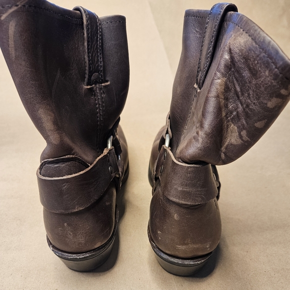 Frye Women's Harness 8R Boots.  - Picture 4 of 6